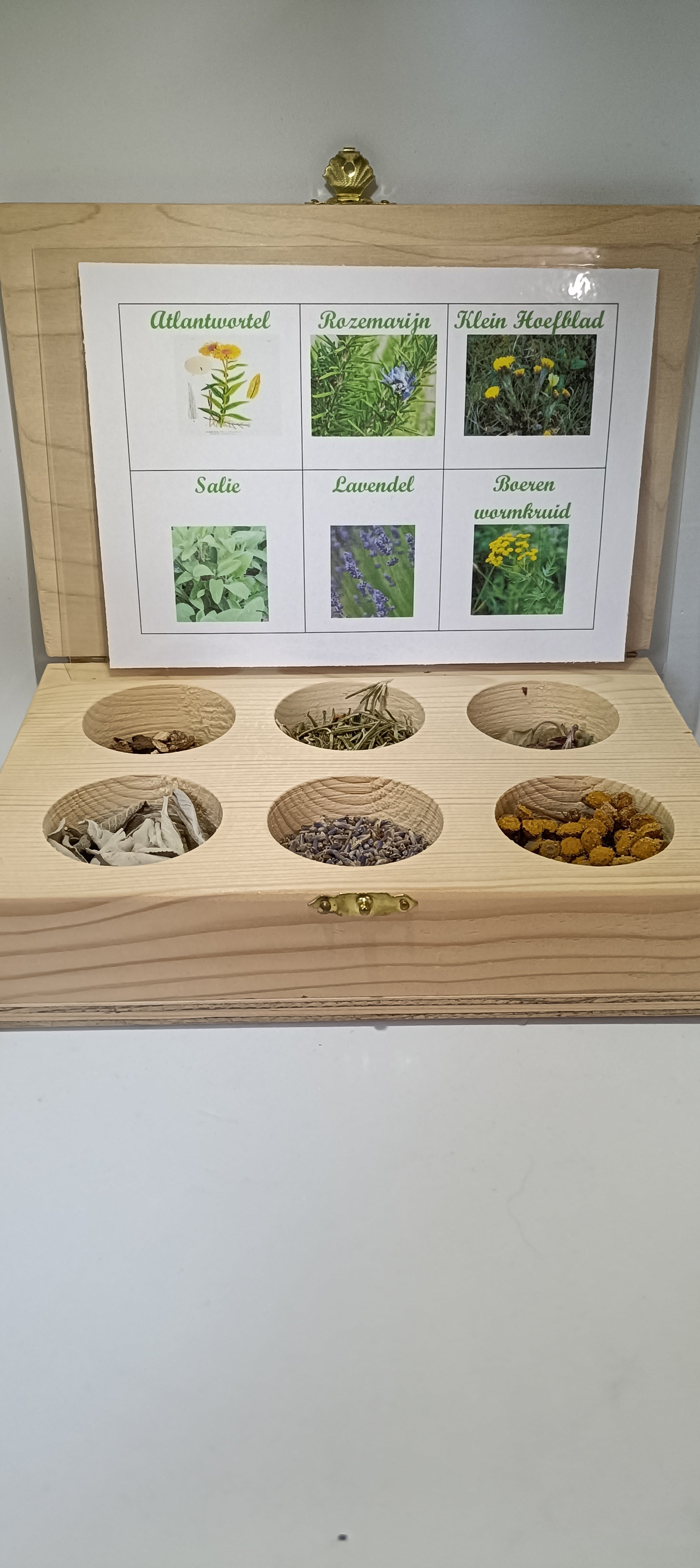 Rookkistje met rook kruiden